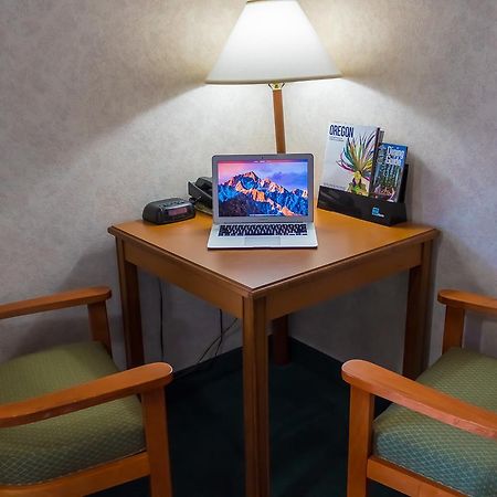 Guest House Inn Junction City Экстерьер фото